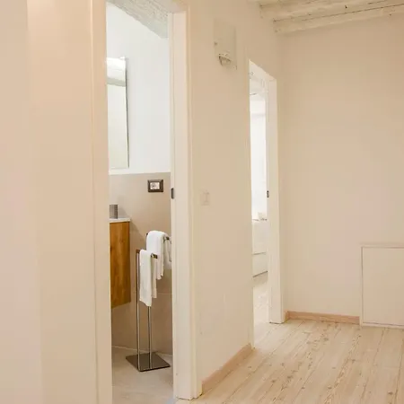 Apartamento Guesthost - Casa Di Alice - Elegance In The Centre *