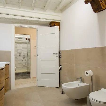 Guesthost - Casa Di Alice - Elegance In The Centre * Siena
