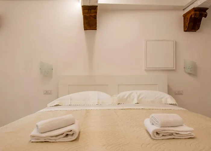 Apartamento Guesthost - Casa Di Alice - Elegance In The Centre Siena