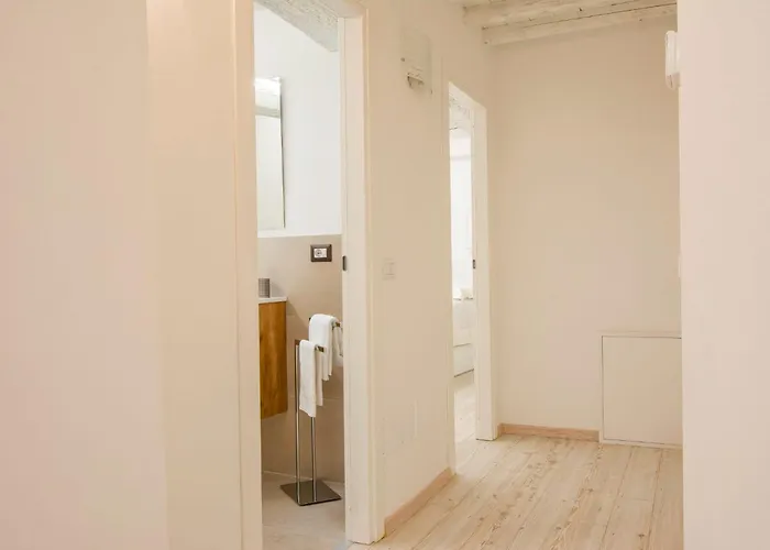 Apartamento Guesthost - Casa Di Alice - Elegance In The Centre *