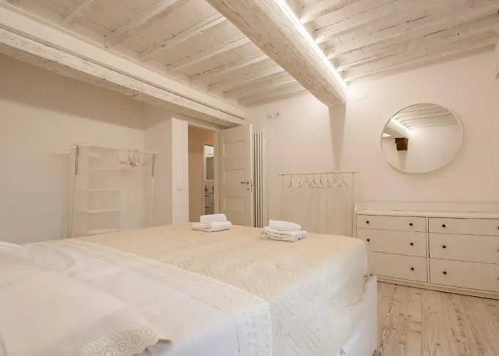 Guesthost - Casa Di Alice - Elegance In The Centre Apartamento *